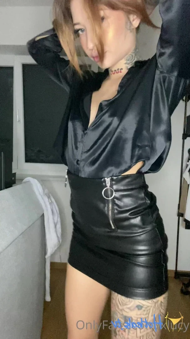 Lucy Scott [ xlucy ] - GRWM or bend me over the sink - ePornLeak