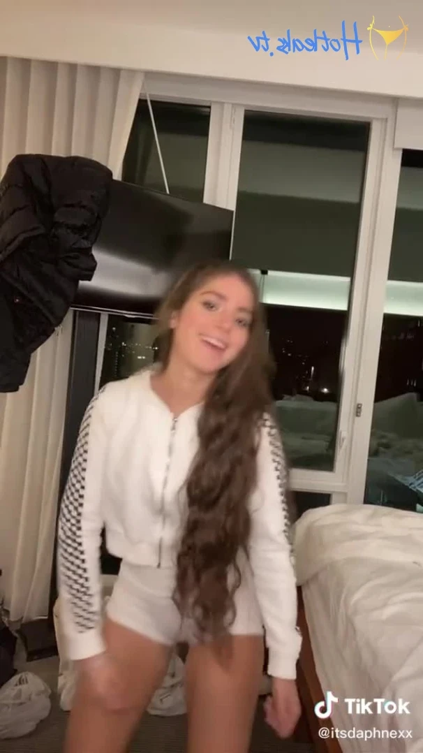 Emarr B [ emarrb ] - Don't fight it. Let me in. With every pump, you fall deeper. Further - ePornLeak