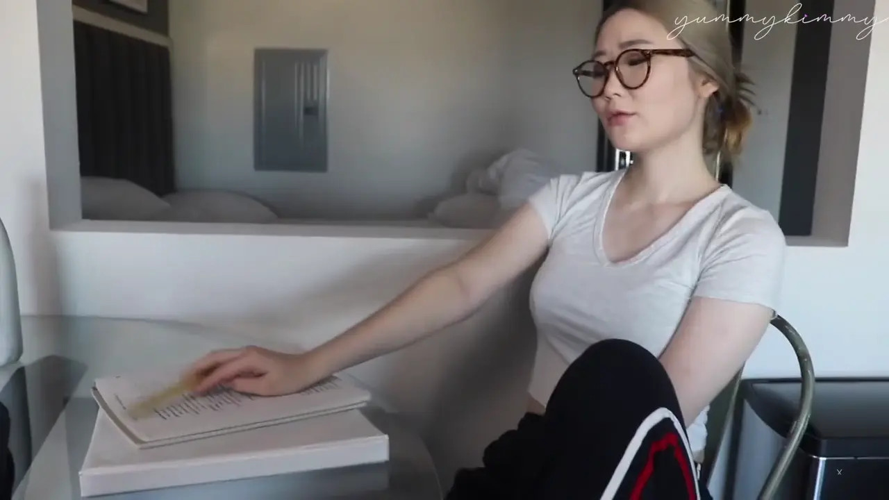 Yummy Kimmy Gets Her Pussy Licked During A Study Break