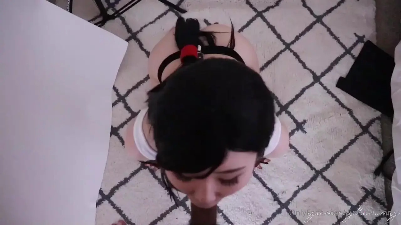 Cocksucker Yummy Kimmy Loves Dressing Up As Tifa Lockheart