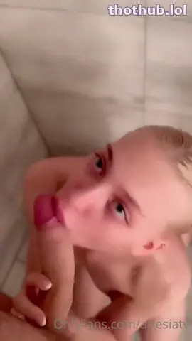 Alexandra Marianna Gives Blowjob In The Shower