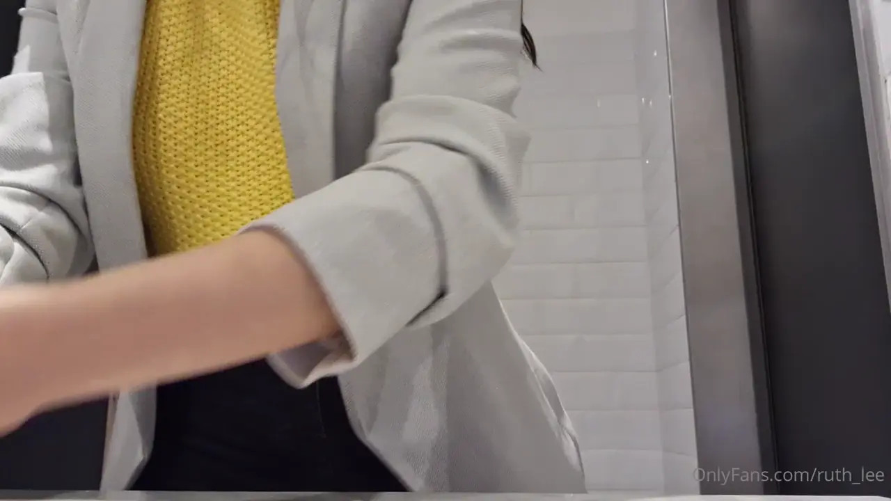 Ruth Lee Teases Her Pussy In Public Bathroom