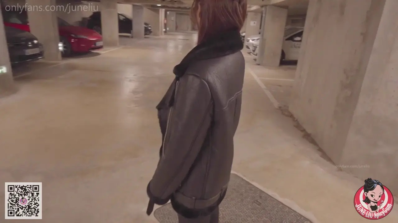 June Liu Shares Her BF's Cock With Emiri Momota