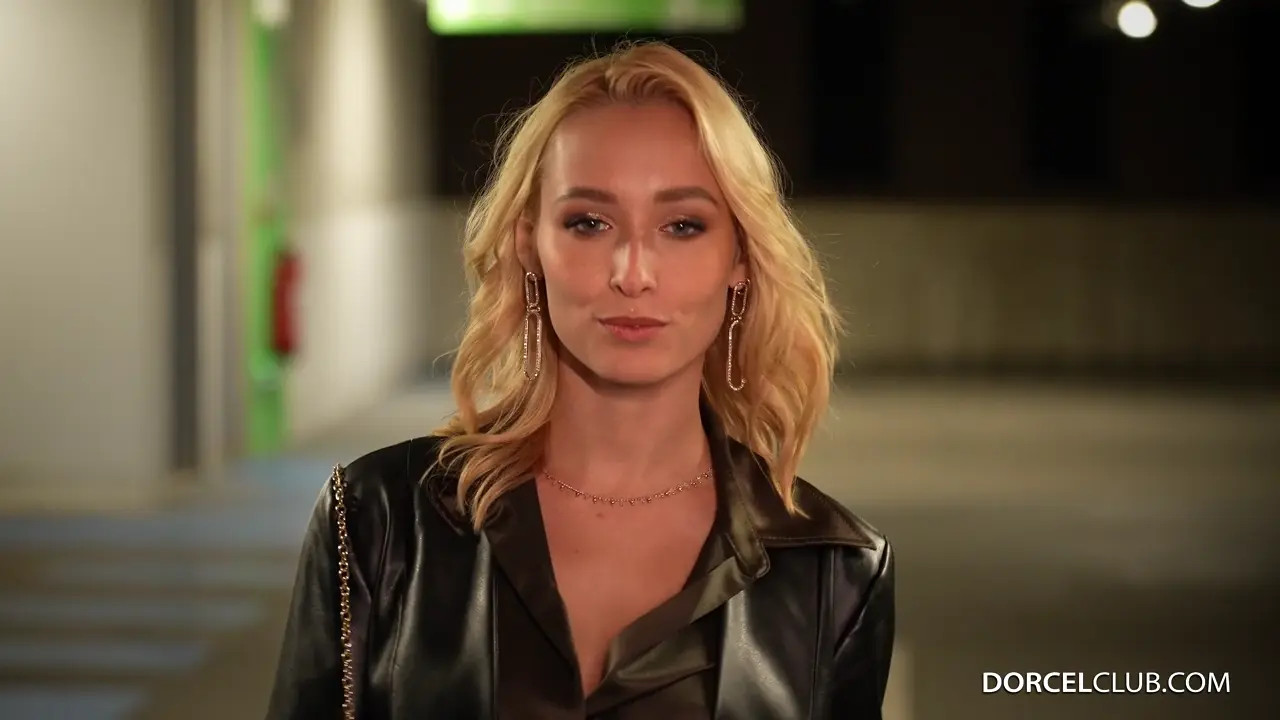 Kelly Collins Gets Her Feet Nutted On After Sex