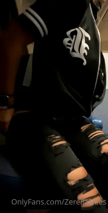 Zerella Skies Spreads Her Pussy In A Bus