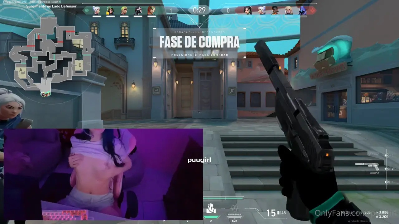 PuuGirl Sneaks A Pussy Rub While Gaming