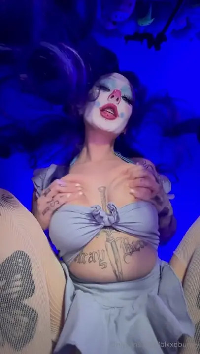Clown Girl Blxxdbunny's Close Up Pussy Play