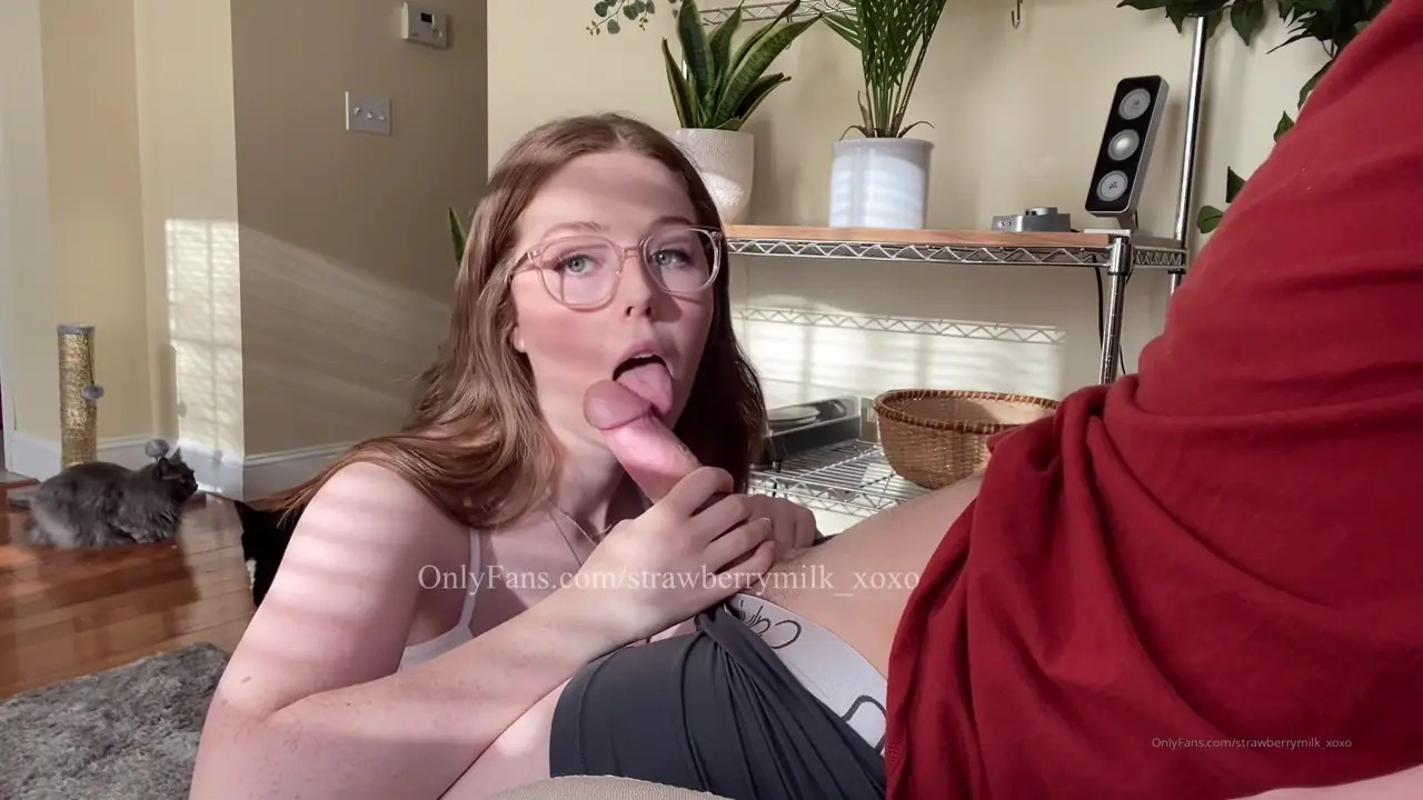 Strawberrymilk_xoxo Gets Banged And Facialed