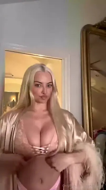 Lindsey Pelas Teases Her Boobs During Live Stream