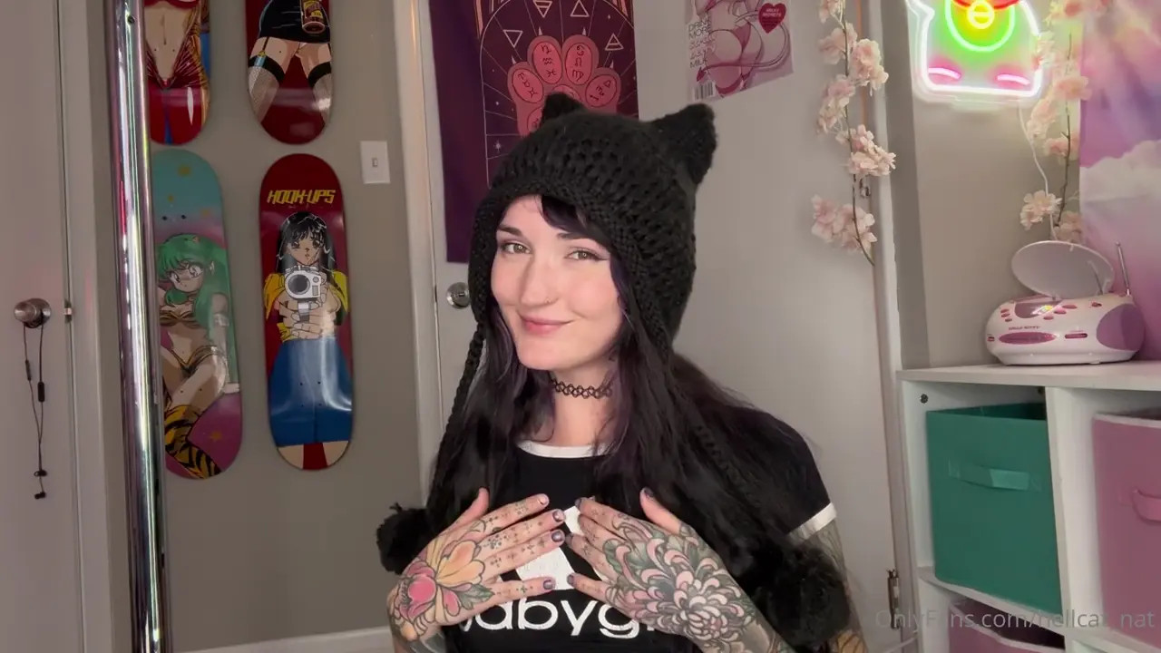 HellCat_Nat Oils Feet And Masturbates