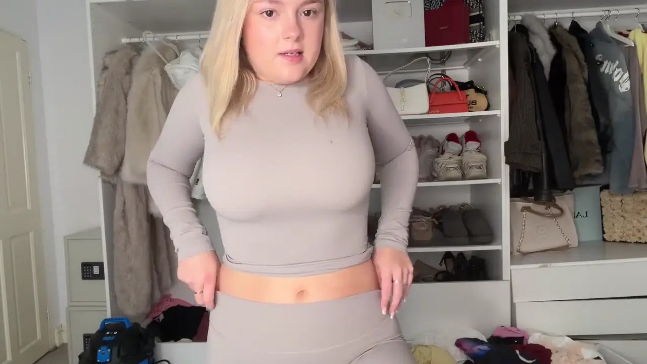 Brooke Marsden's Sexy Dress Try On Haul - ePornLeak