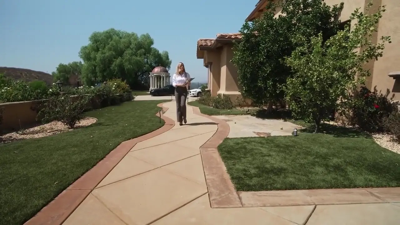 Blake Blossom Negotiates With Her Feet & Pussy