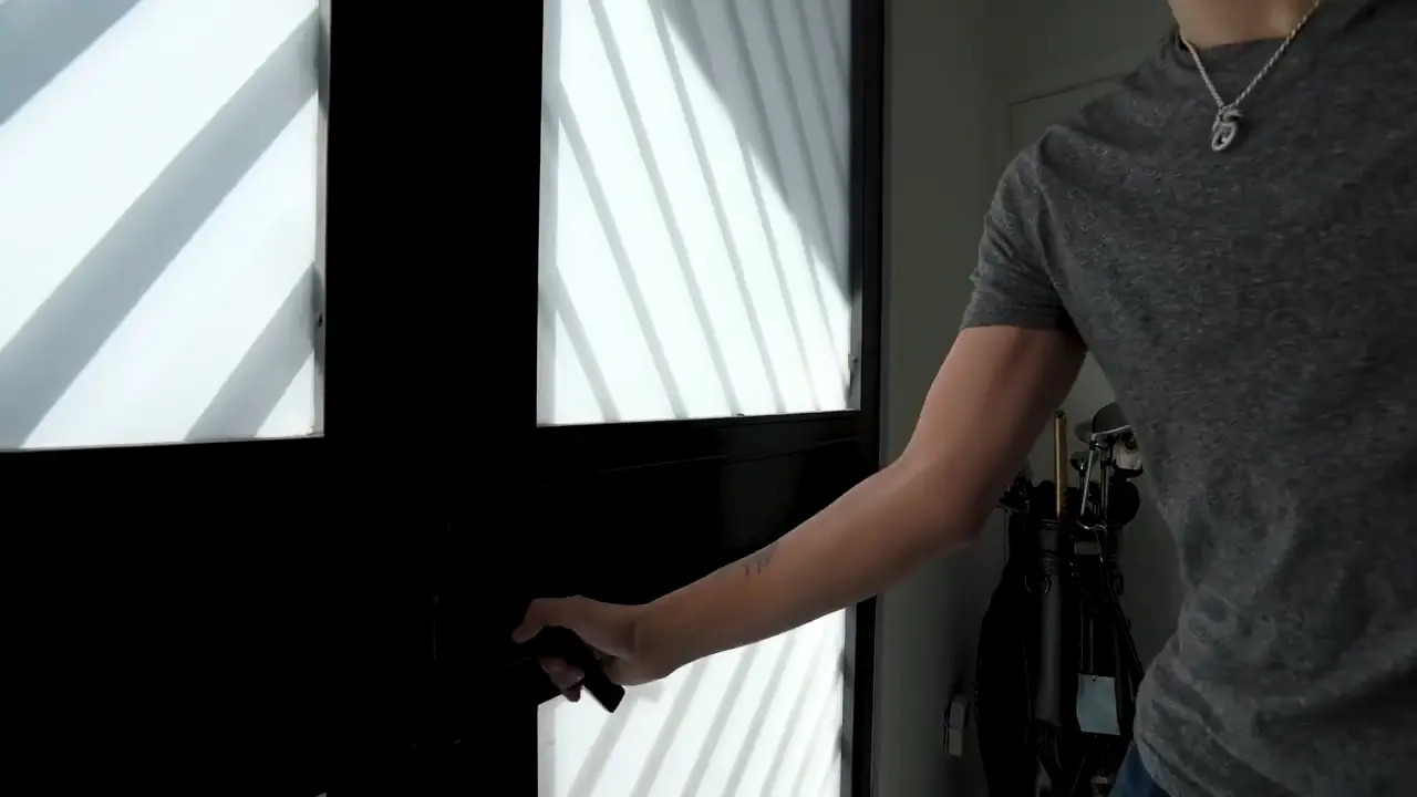 Lilly Bell Gets Her Pussy Nailed While Cleaning - ePornLeak