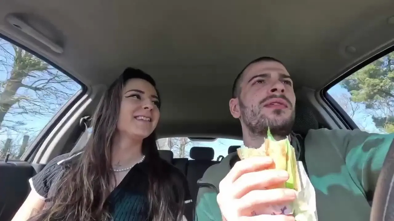 Venus.Rey’s Outdoor Car Sex And Blowjob