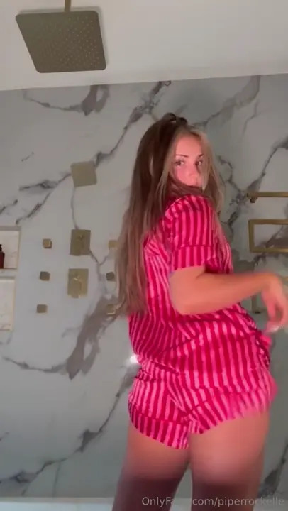 Piper Rockelle Teases Her Body - ePornLeak