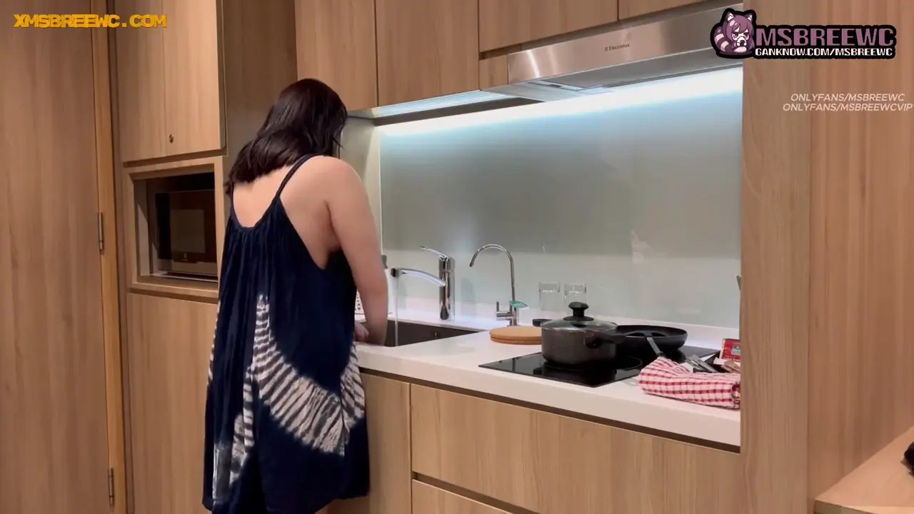 Msbreewc Pleasures Her BF & Gets Drilled