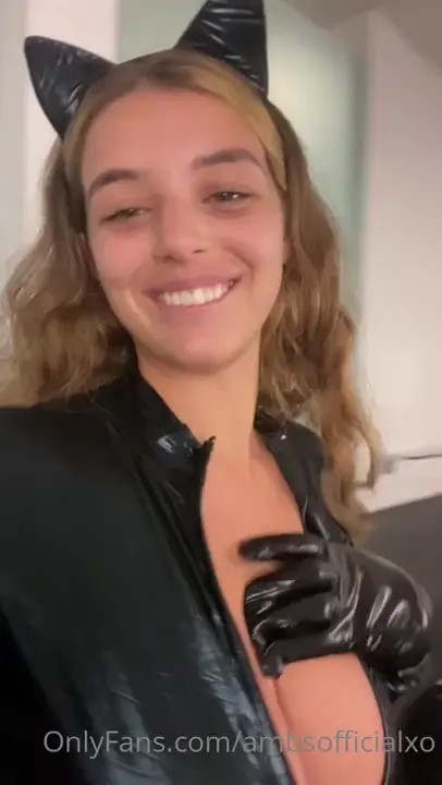 Catwoman AmbsOfficialXO Takes Cock From Behind