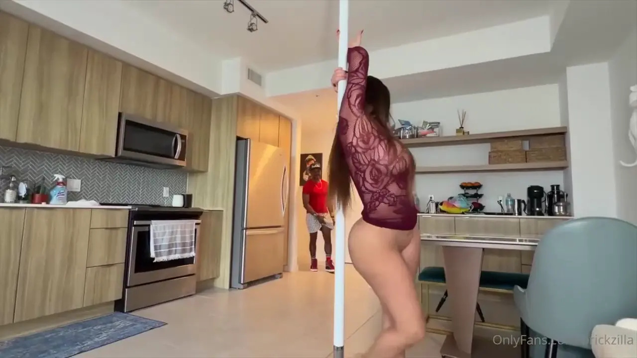 Raissabellini Gets Rammed By Brickzilla's BBC