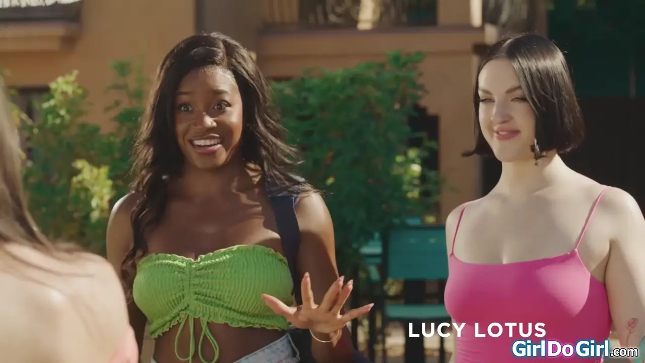 Lucy Lotus, Natalie Brooks And Nicole Kitt Eat Their Cunts Outside