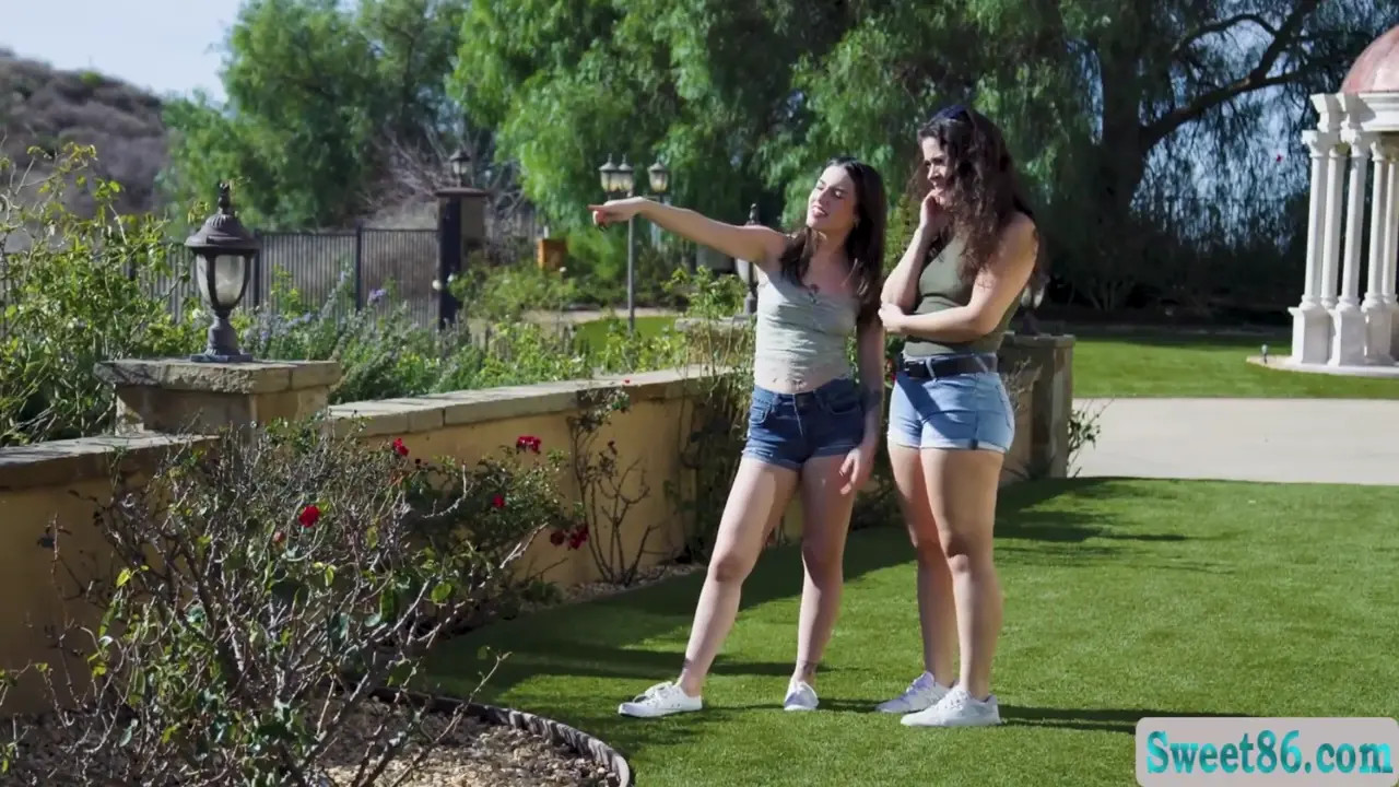 Chanel Camryn Eats And Fingers Victoria Voxxx