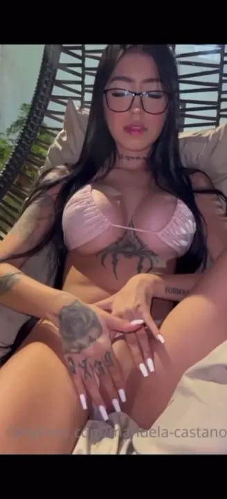 Xspidergirl Rubs Her Pussy In Bikini