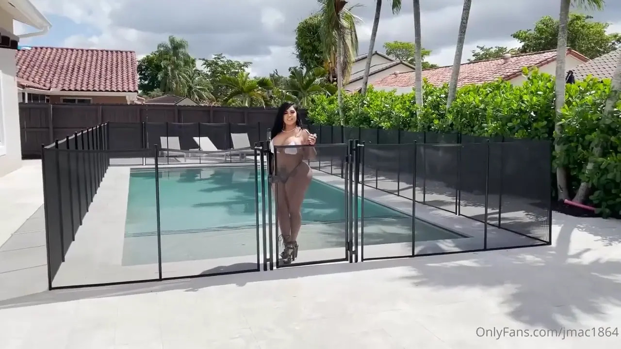Prettydreamgirl Has Sex In The Pool - ePornLeak
