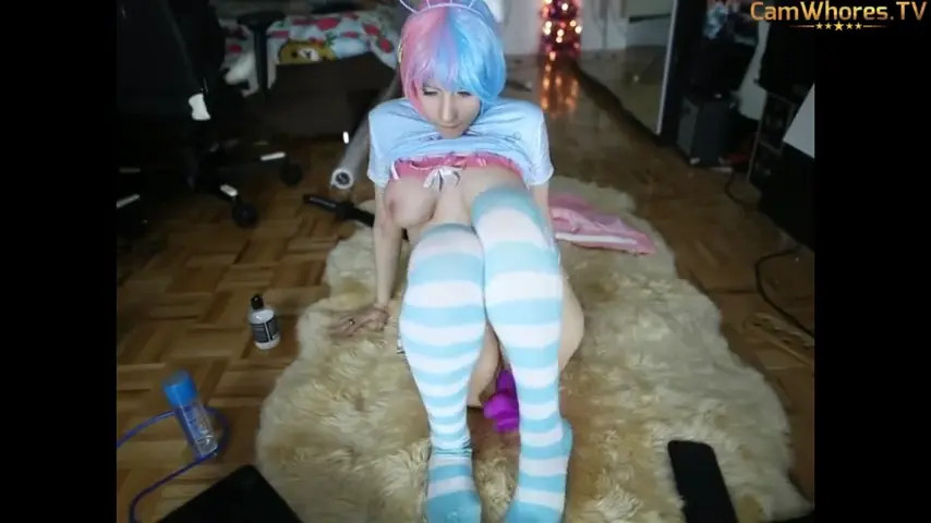 Blue-Haired Babe Lana Rain Masturbates During A Live Show - ePornLeak