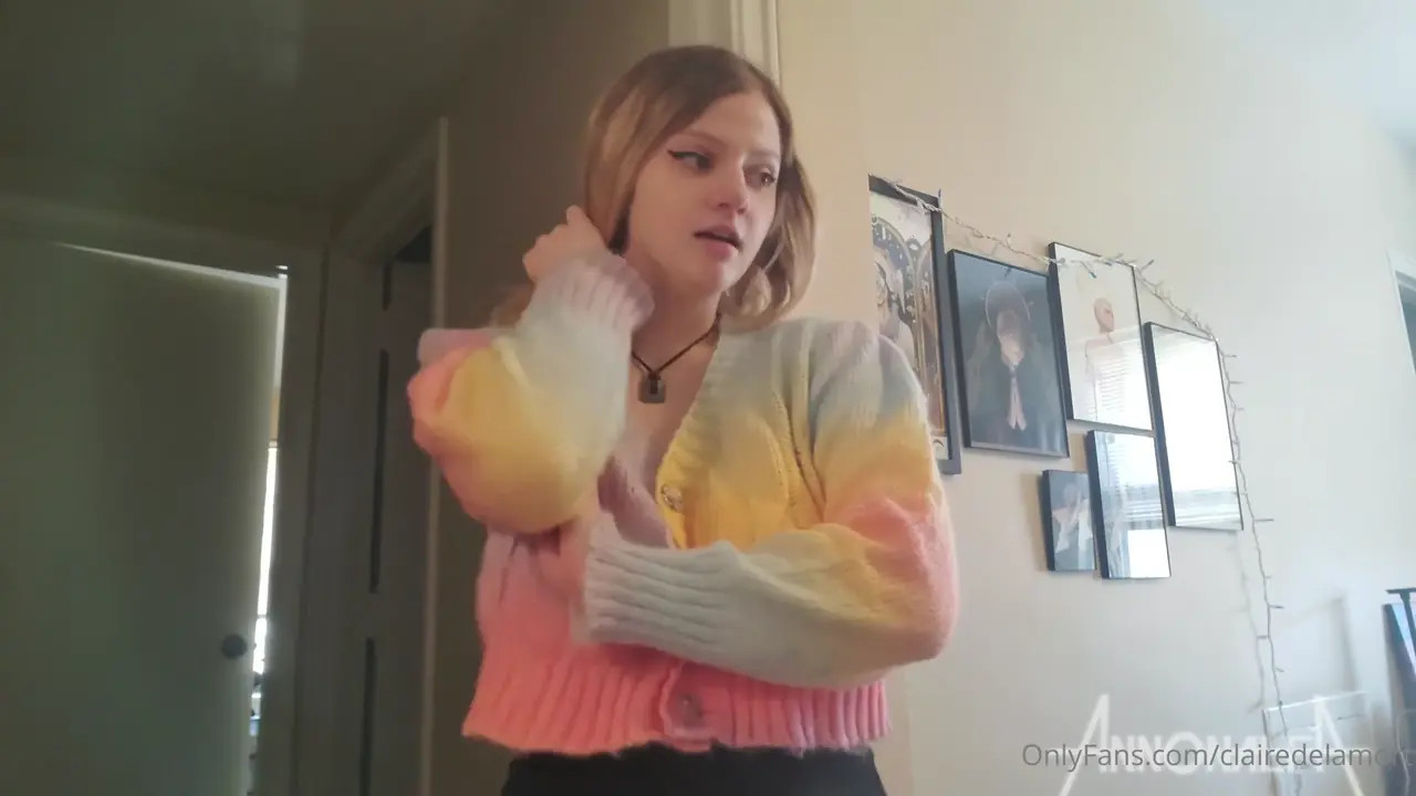 Annonalfa Offers Her Pussy To the Viewer JOI