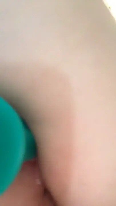 Bug.Universe Flaunts Her Plugged Pussy - ePornLeak