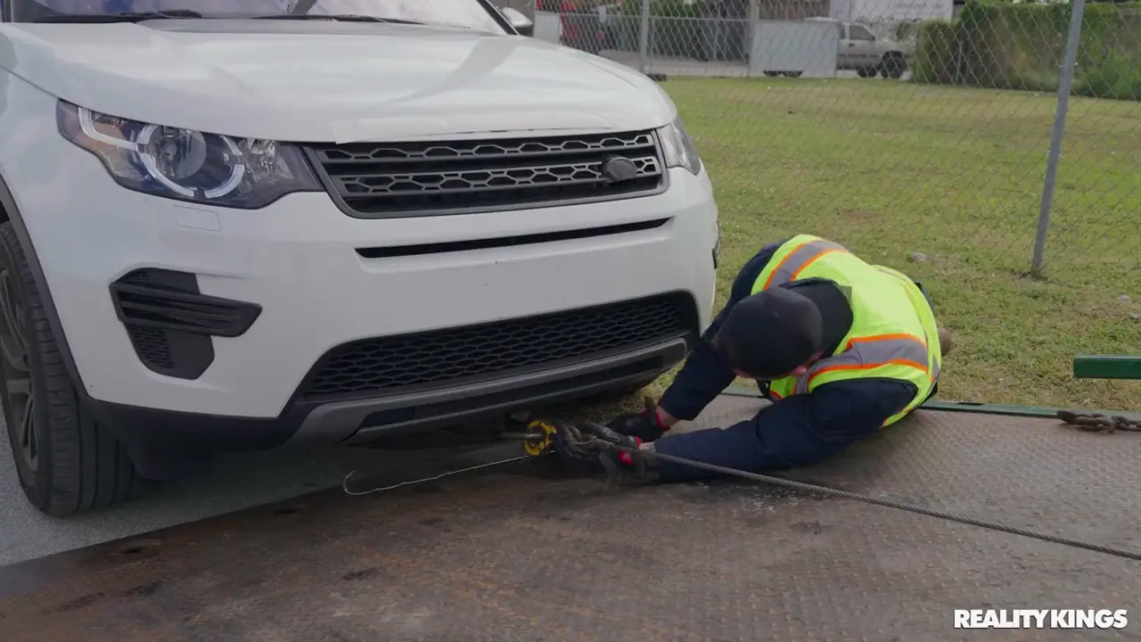 Reneesrealm Has Sex To Prevent Her Car From Being Towed Away