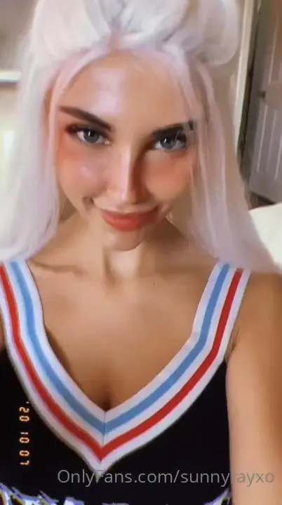 Cheerleader Sunny Ray Loves Giving Sloppy Blowjobs