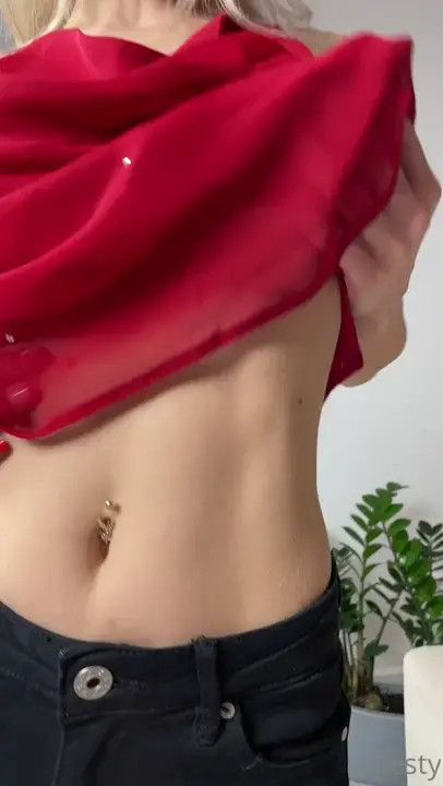 Nesty Is Horny At Home - ePornLeak