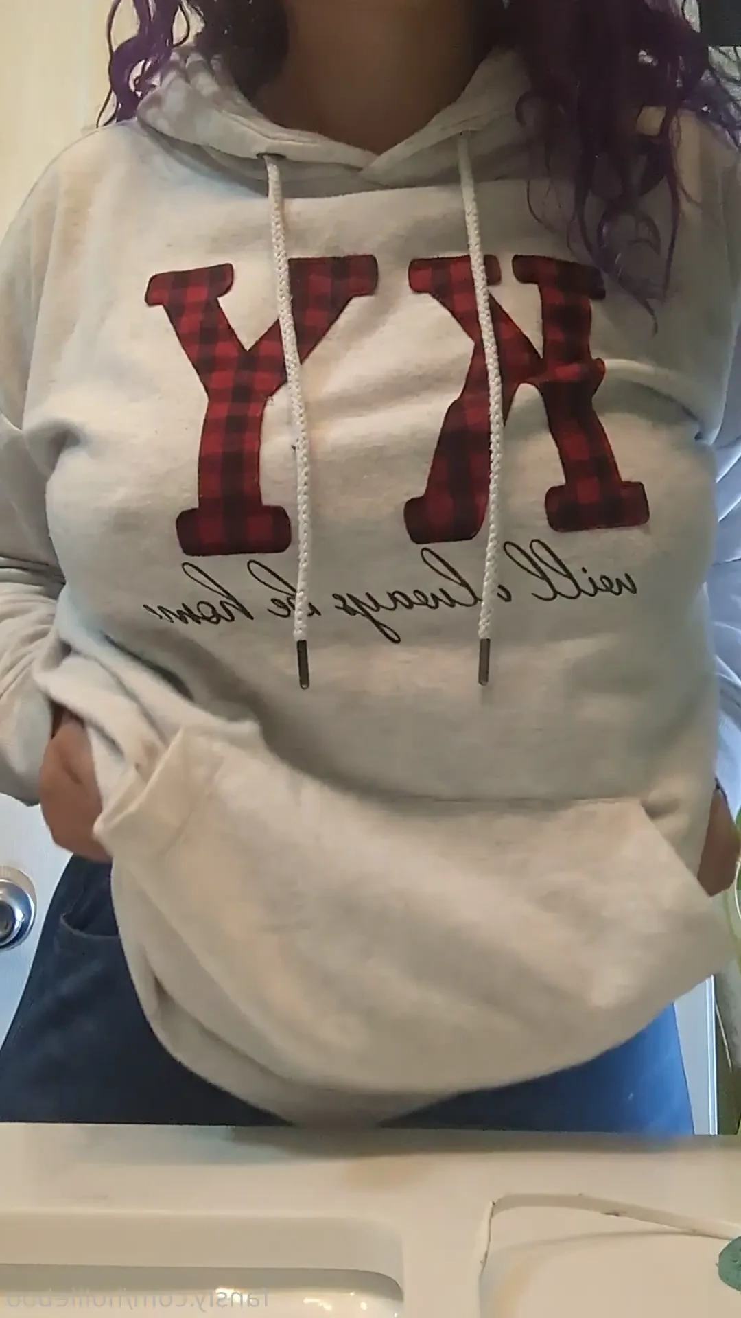 hollieboo - Friday means dancing around in my birthday suit! 🐵🤟🏼😊