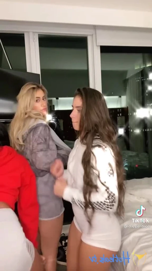 Emarr B [ emarrb ] - When in Cancun  in the tub covered in bubbles