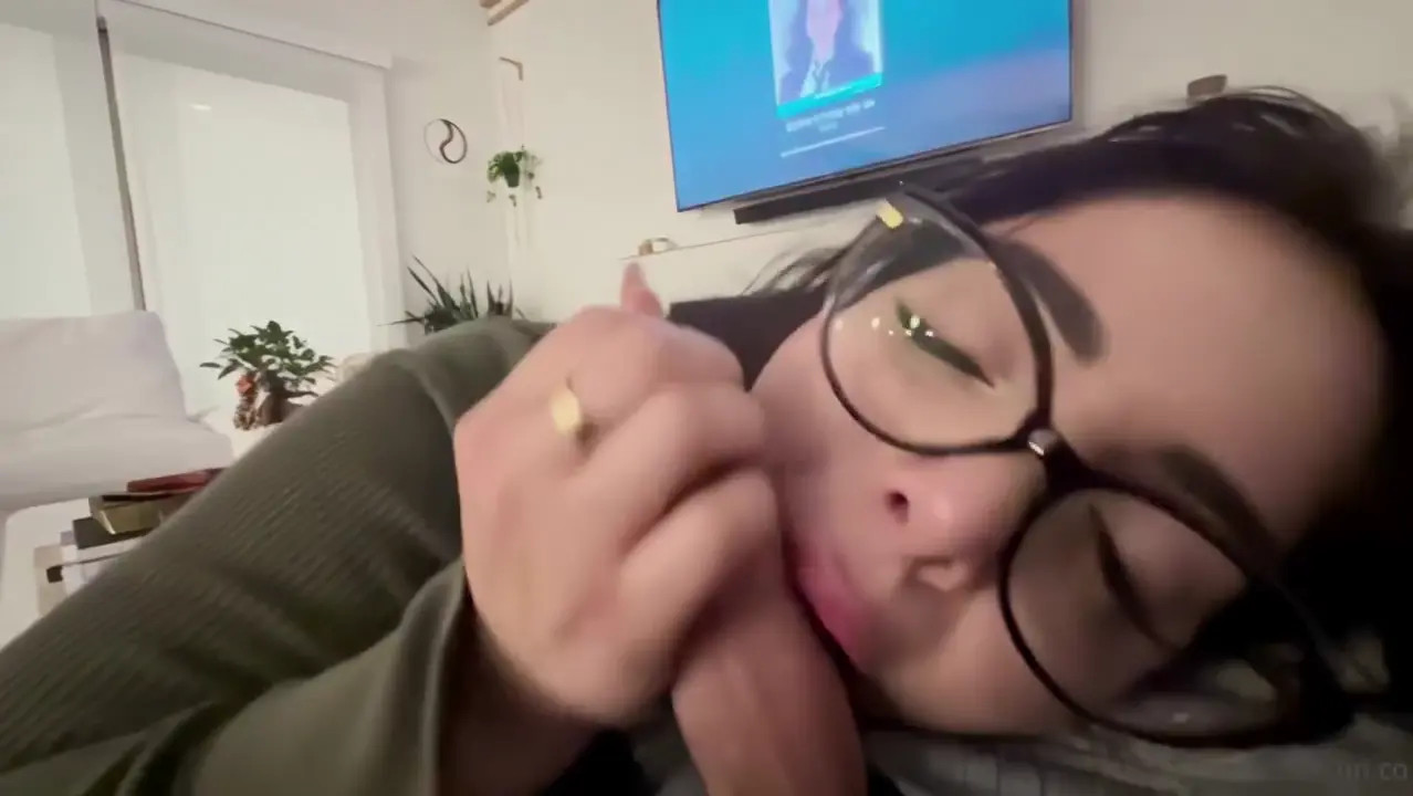 Nerdy Girl Momokun Casually Sucks Her Boyfriend Off
