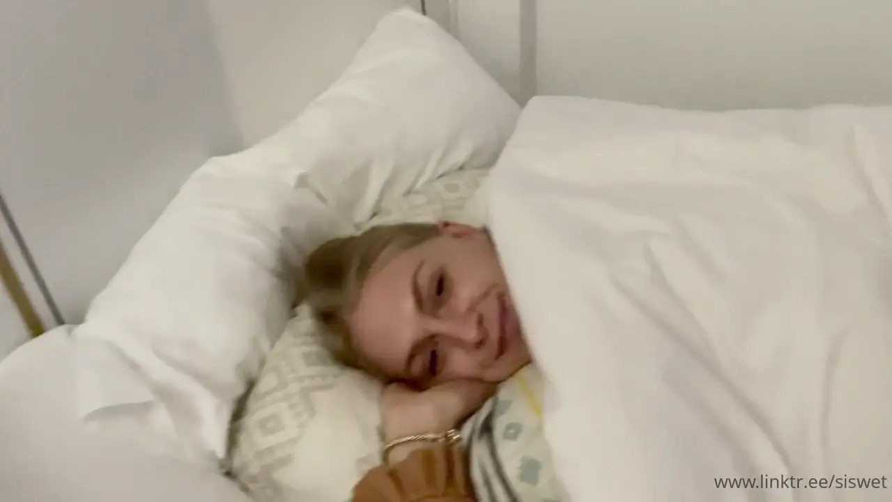 Sleepy Blonde Siswet19 Wakes Up And Gags On A Hard Cock