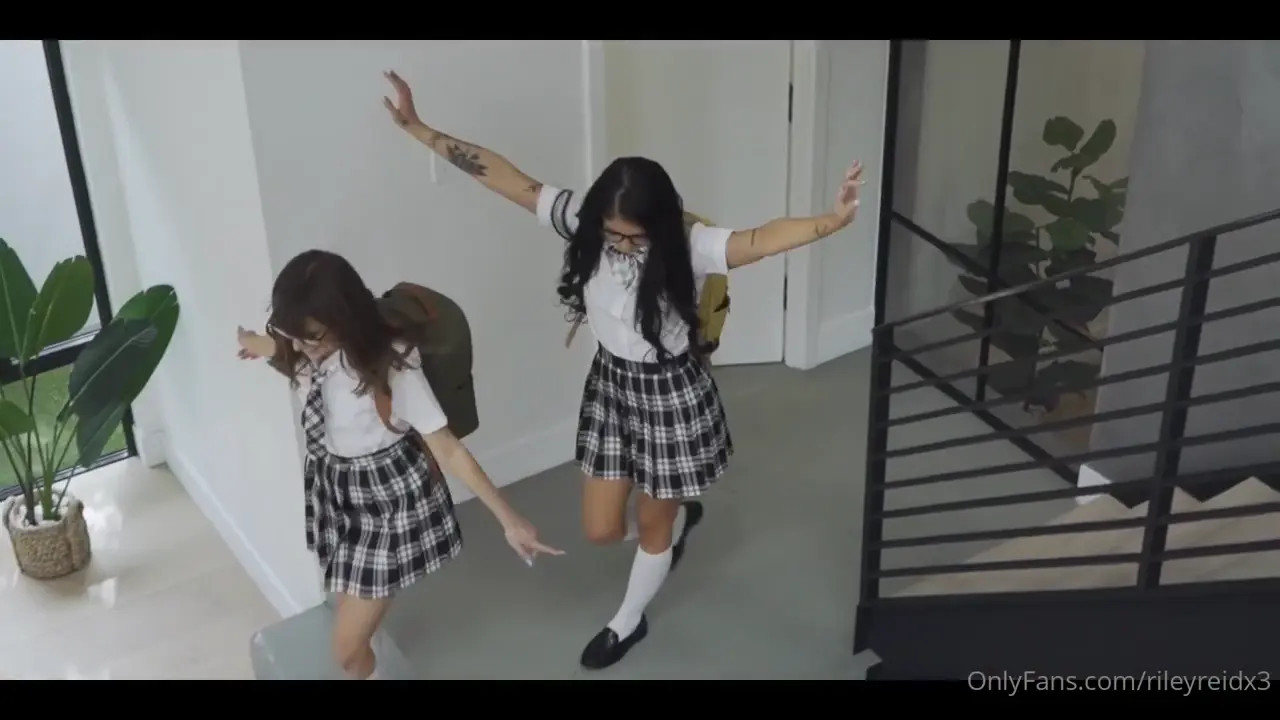 Mommy Dana DeArmond Uses Riley Reid And Sheforkeeps To Cum