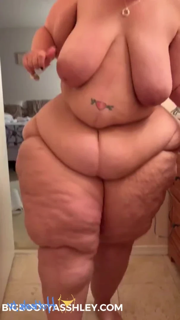 Sophie 🍒 [ sophiesouth ] - We were so horny we couldn t wait to get home so the bf had to suck