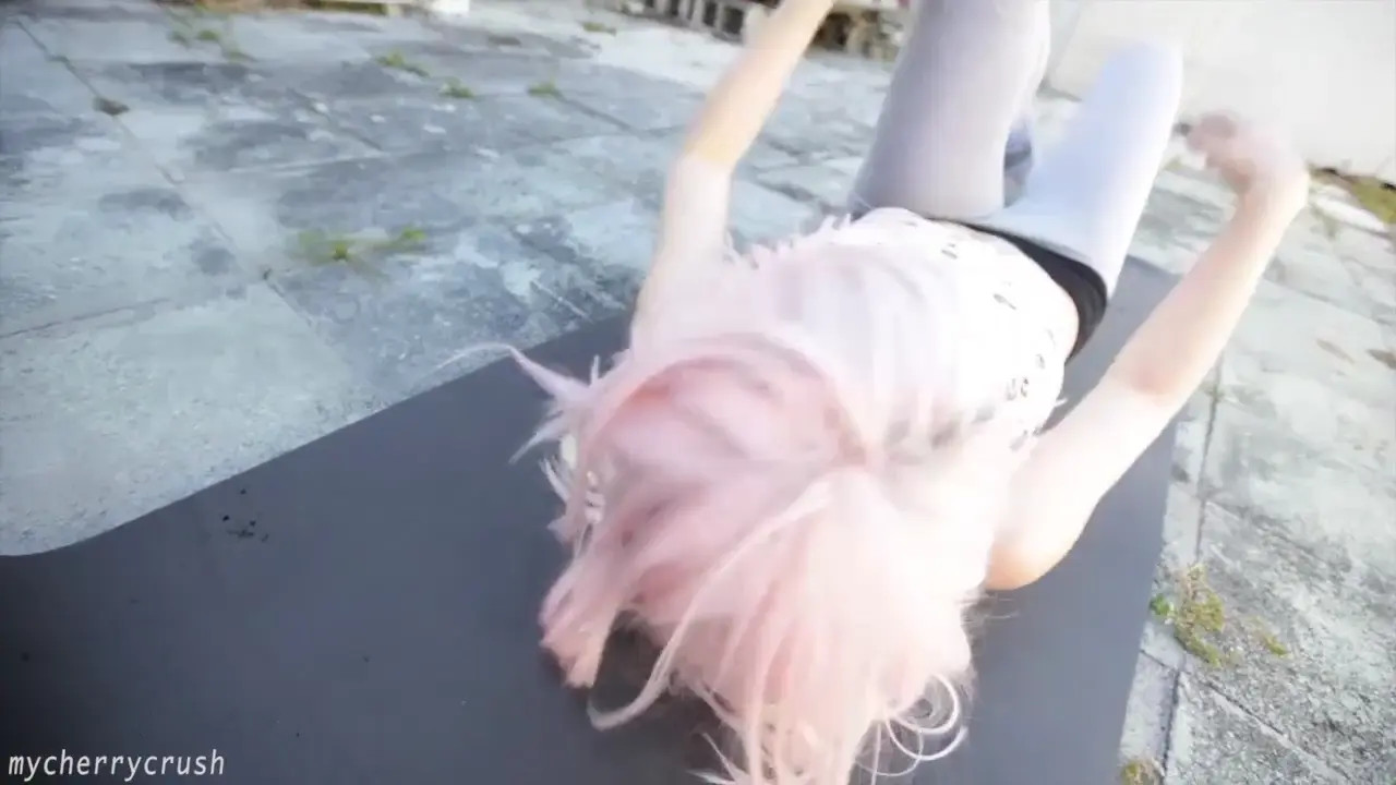 Yoga Slut Cherrycrush Jerks A Cock Off With Her Throat - ePornLeak