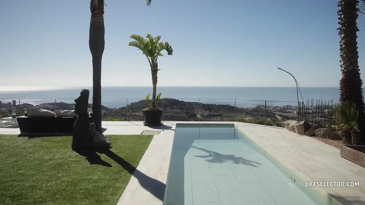 Angie Lynx Anal Sex In The Kitchen