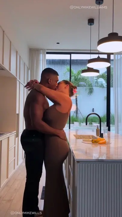 Mike Williams Fills Alannasworldx's Pussy