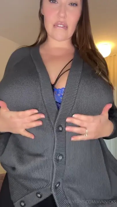 Ava Nicks Masturbates Her Fat Pussy