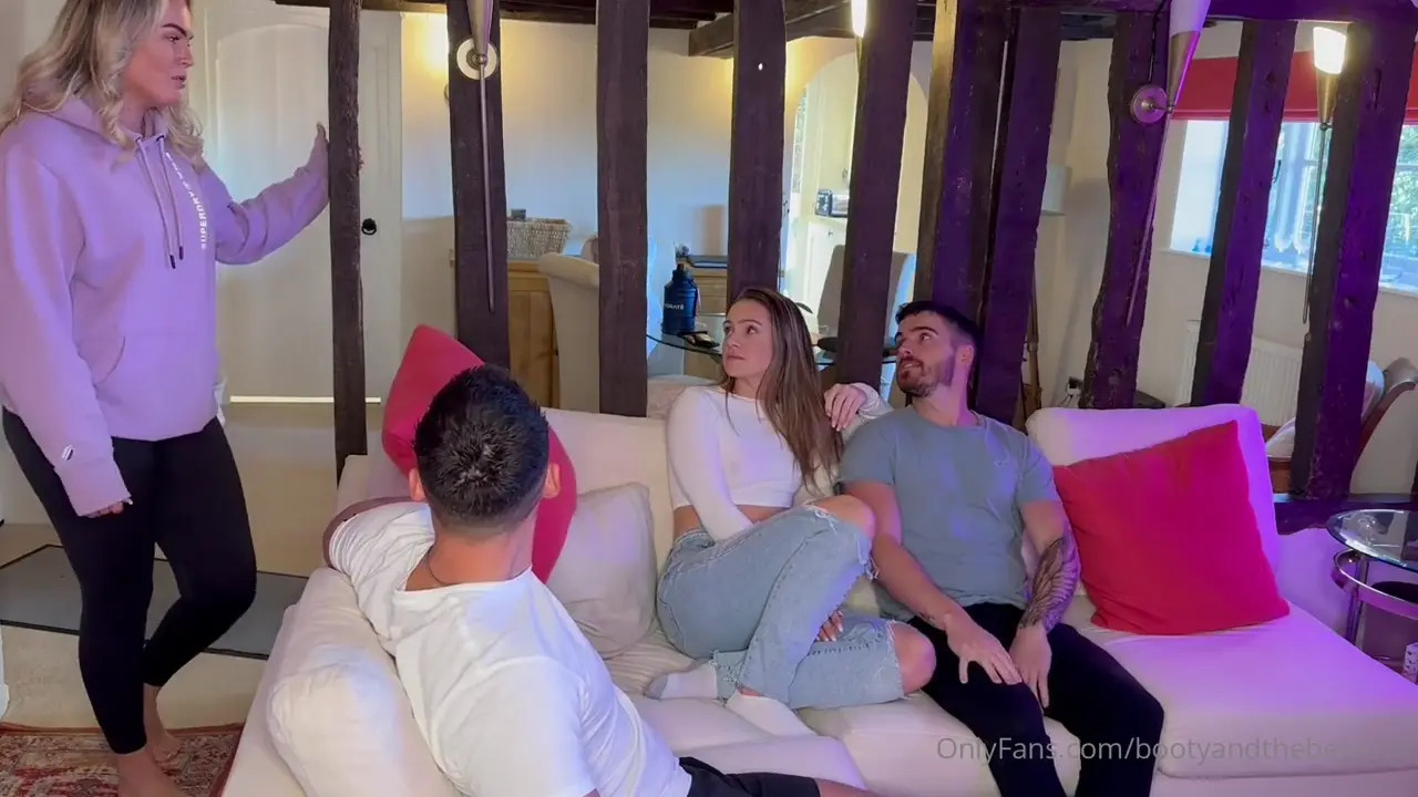 Itsofficiallyhannah’s Spitroast Threesome