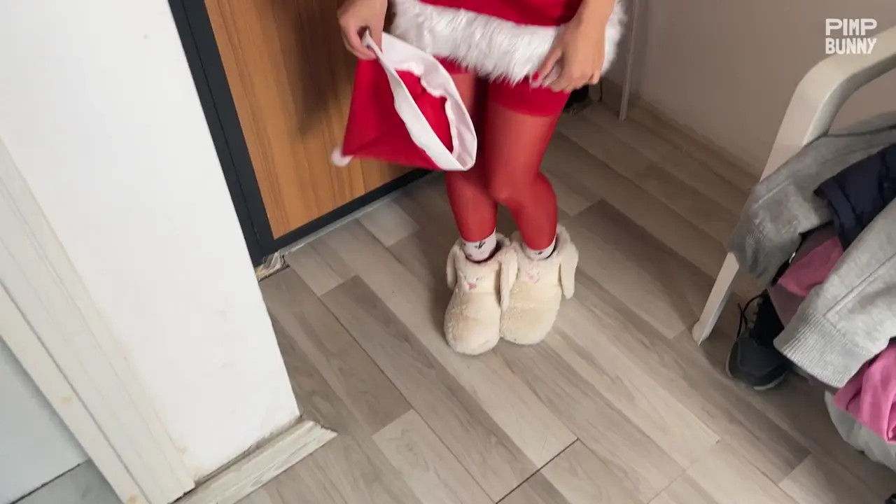 Santa Girl Brought Me Coal As A Gift And I Fucked Her