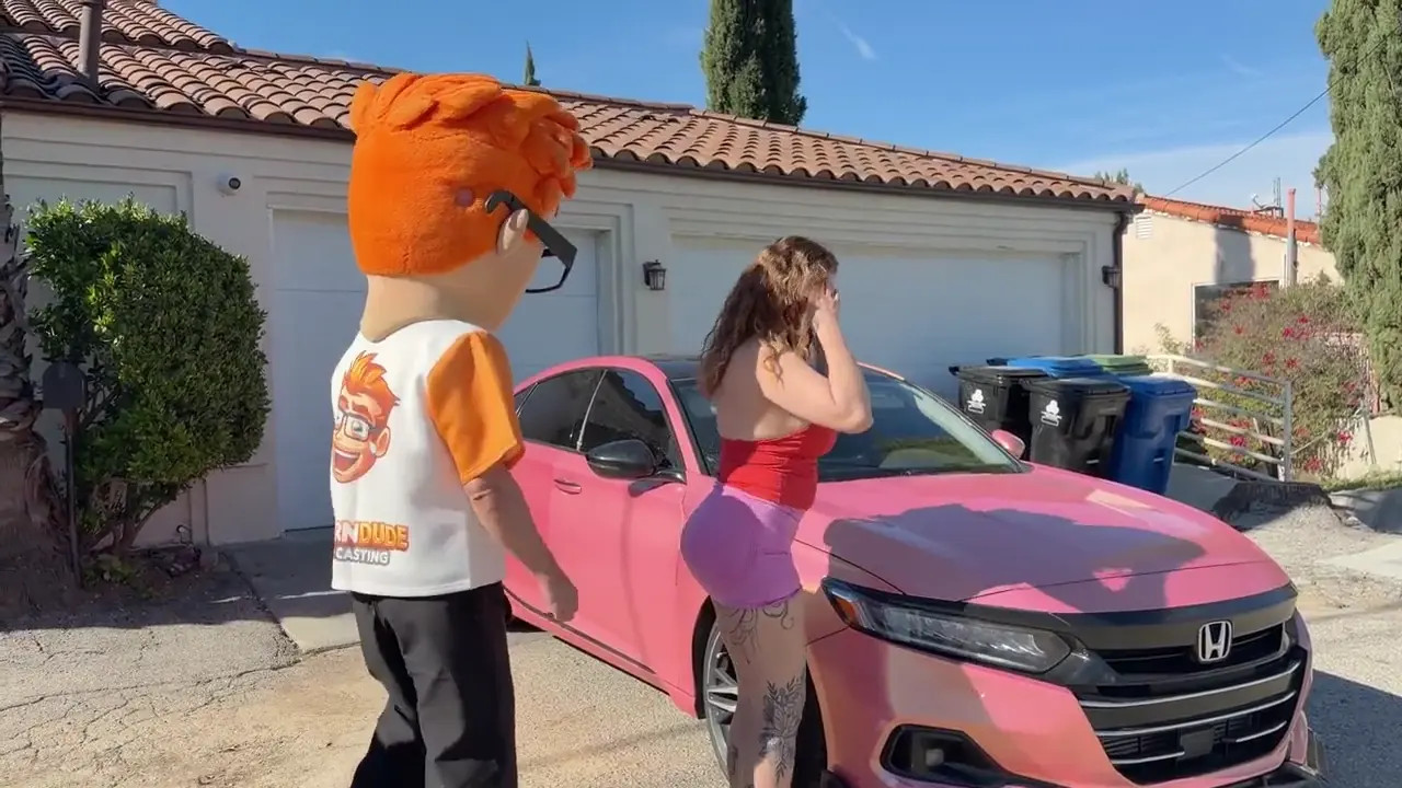 DangerousBunnyXX Gets Nailed On The Couch