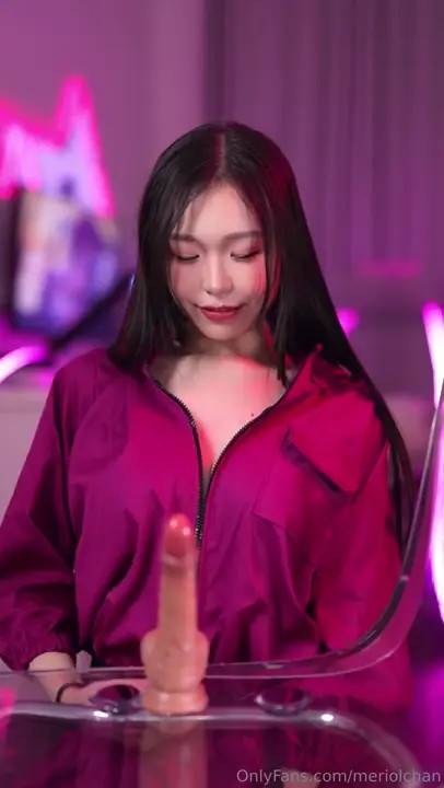 Squid Game Guard Meriol Chan Blows A Dildo - ePornLeak