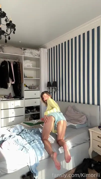 Kimoriiii Masturbates Without Undressing