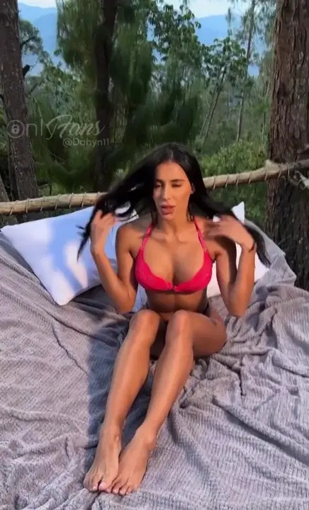 Dahyana Gaitan's Outdoor Self Pleasure