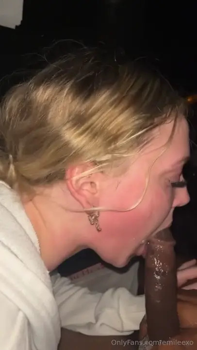 Emileexo Gives A Blowjob To A BBC - ePornLeak