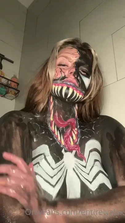 Venom PoppyAlexander Washes Paint Off Her Body - ePornLeak